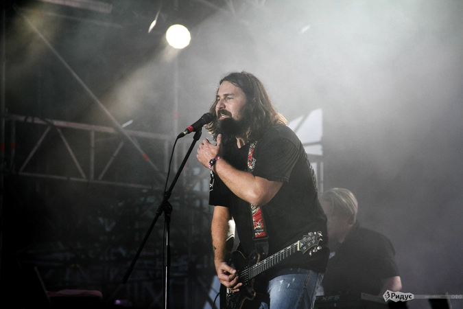 Гитарист группы «Король и Шут» Александр Леонтьев  на Кубане.