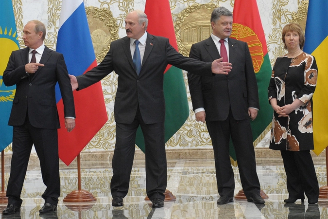  Президент России Владимир Путин, президент Белоруссии Александр Лукашенко, президент Украины Петр Порошенко и верховный представитель по иностранным делам и политике безопасности ЕС Кэтрин Эштон (слева направо).