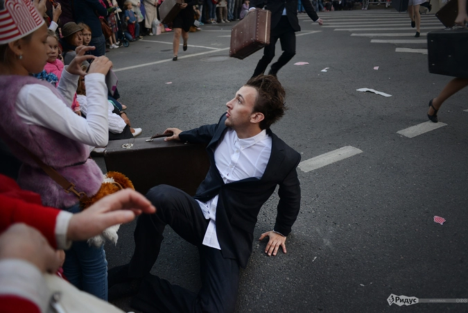 Начало спекталя «Терминал»