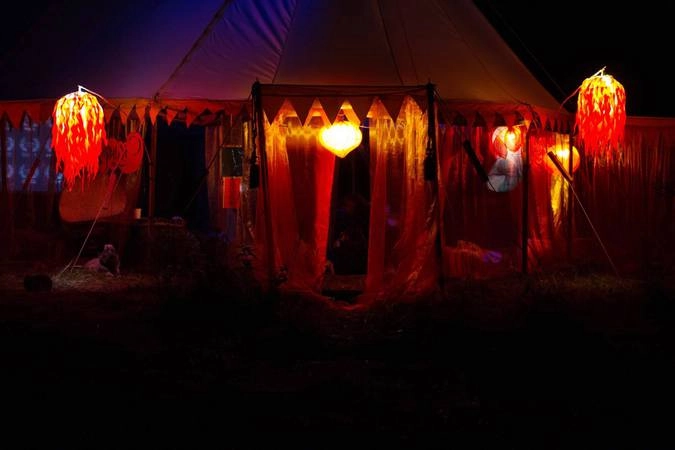 "Шатровый Город" в котором проходили мастер классы днём и показы мультфильмов ночью