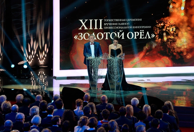Дарья Златопольская и Юрий Стоянов - ведущие XIII торжественной церемонии вручения Национальной премии в области кинематографии "Золотой орёл".