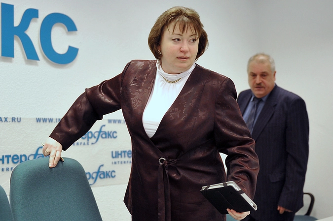 Адвокат Оксана Михалкина и Александр Агафонов, отец студента Ивана Агафонова, погибшего от удара чемпиона мира по смешанным единоборствам Расула Мирзаева, на пресс-конференции на тему: "Обстоятельства смерти Ивана Агафонова".