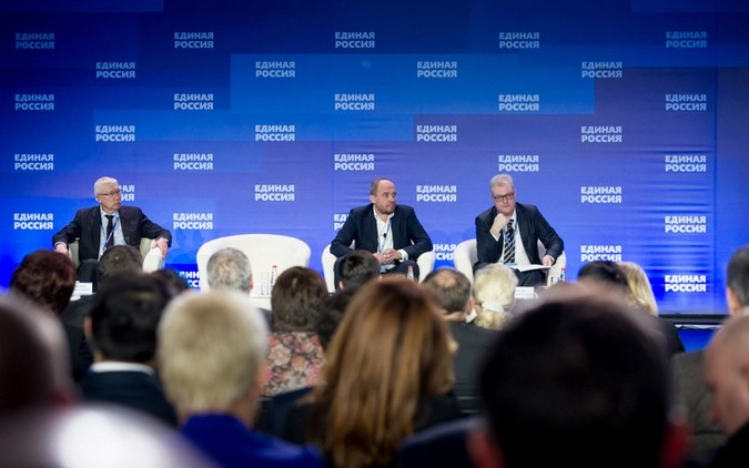 Дмитрий Бадовский (в центре) и Дмитрий Орлов (справа) 