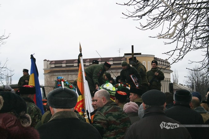 Перед началом церемонии похорон Павла Дремова в Стаханове