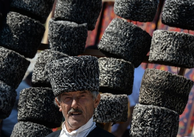 Участники фестиваля национальных культур и подворий народов Дагестана на площади Свободы в рамках празднования 2000-летия Дербента.