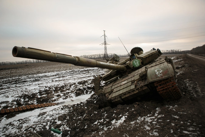 Танк ополченцев, подорвавшийся на минном поле при освобождении Углегорска от украинских силовиков.