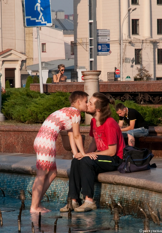 Не должны братские республики воевать...