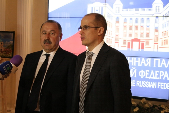 Президент ФК «Алания» Валерий Газзаев (слева) и секретарь Общественной палаты РФ Александр Бречалов
