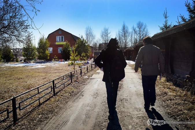 Общий вид дома и участка.