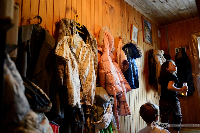 Так развешиваются вещи, чтобы не мялись.