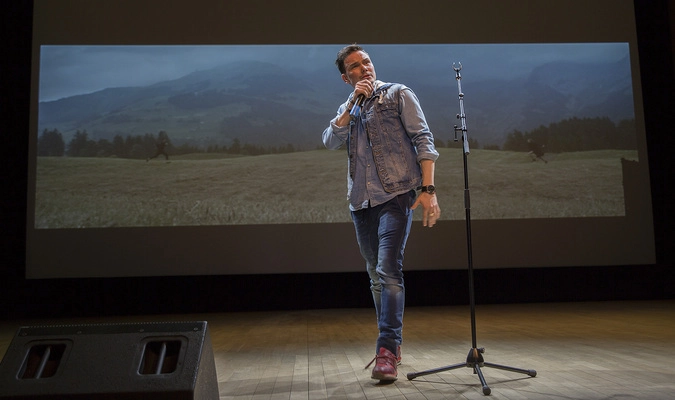 Участники телевизионных шоу показывали, что умеют. Потом, на награждении, зазывали в ТВ-ящик и на концерты.