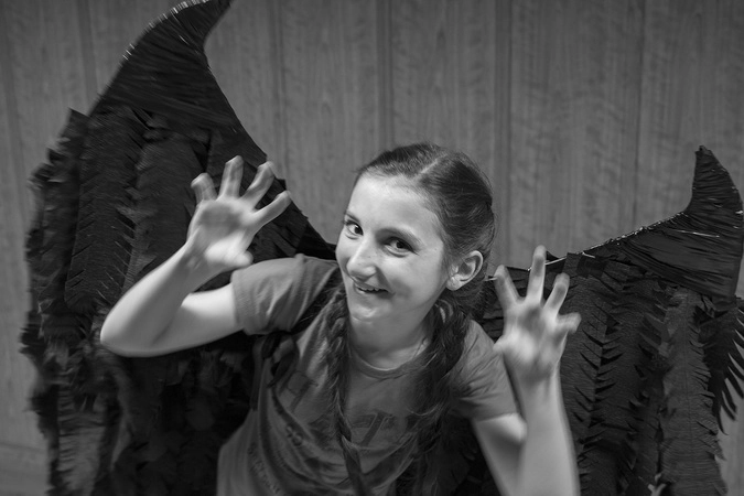 "Взяла подержать" да так и вошла в роль демона.