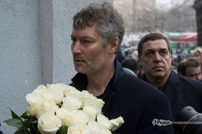 Мэр Екатеринбурга Евгений Ройзман и журналист Александр Любимов (на заднем плане).