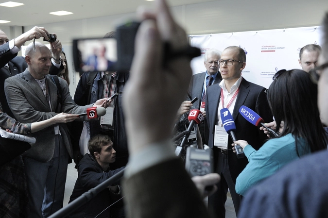 Александр Бречалов провел брифинг для СМИ