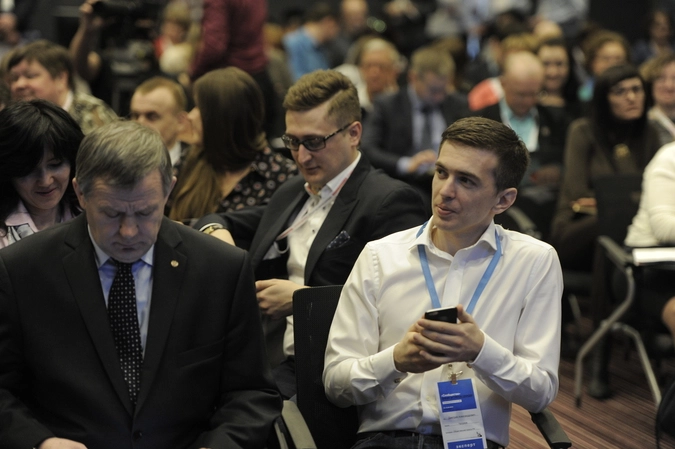 Справа - эксперт форума, заместитель председателя Комиссии ОП РФ по безопасности и взаимодействию с ОНК Дмитрий Чугунов, лидер проекта "Стоп-хам"