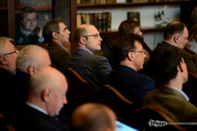 Михаил Ремизов (по центру).