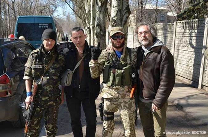 Вања Савићевић (второй слева) с группой ополченцев ДНР