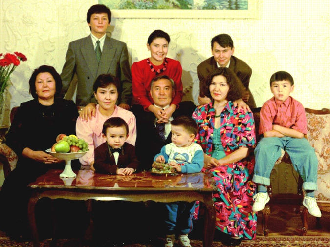  Оригинальное фото семьи Назарбаева