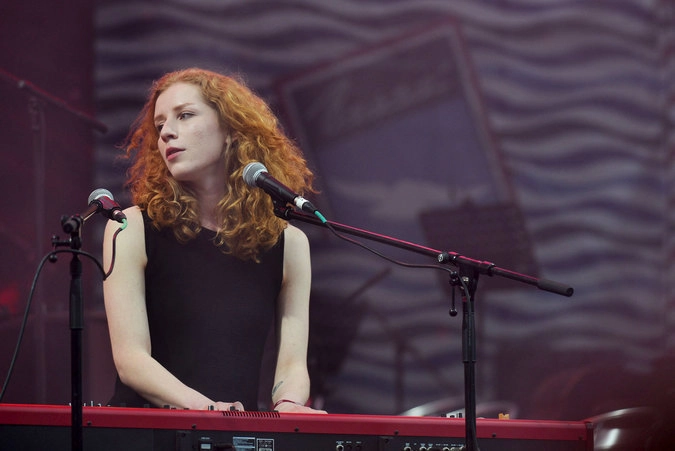 Алина Орлова на выступлении.