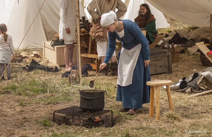 Приготовление пиши в лагере участников