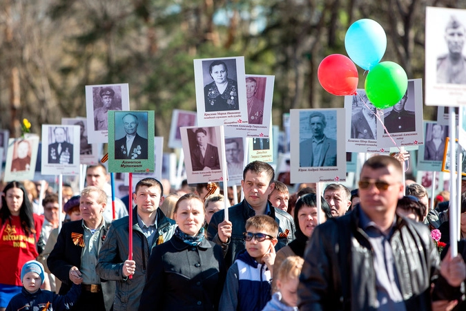 Участники акции "Бессмертный полк" в Благовещенске.