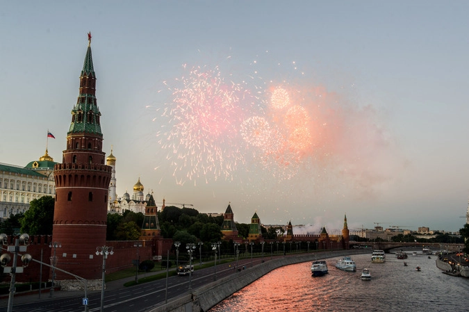 День России в Москве завершился праздничным салютом