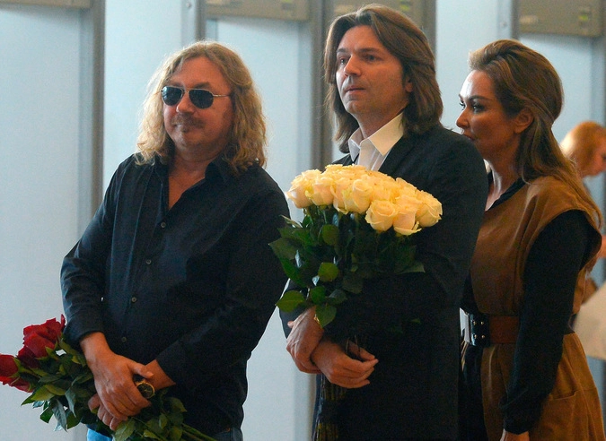 Певец Игорь Николаев, певец, музыкант, телеведущий Дмитрий Маликов с женой Еленой на церемонии прощания с певицей Жанной Фриске