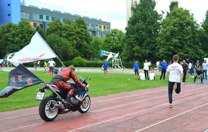 Ночной волк едет наперегонки со студентом, студент успел первым