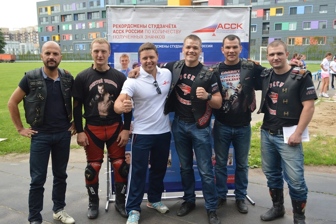 Председатель АССК России и Ночные волки (с боксёрами братьями Чудиновыми)