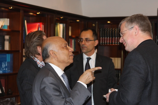 Субрата Митра, автор исследования «Демократическая консолидация и многоуровневое управление в переходных обществах»