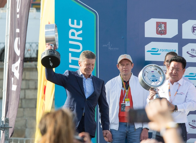 Дмитрий Рогозин, Павел Буре и Steven Lu