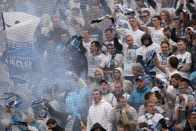 Питерские фаны радуются победе