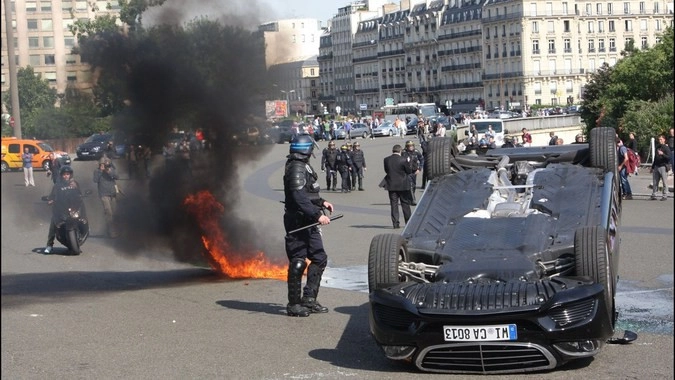 Забастовка таксистов во Франции