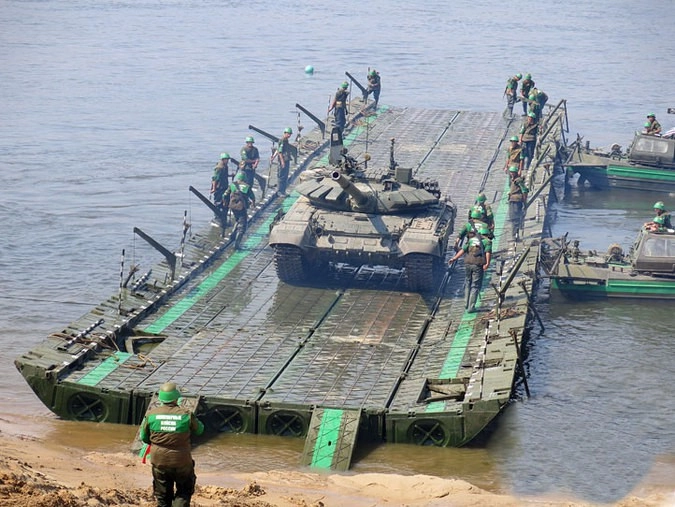 «Открытая вода» — понтонно-мостовые подразделения преодолеют водные преграды, с помощью специальной техники создадут паромные и понтонные переправы, организуют доставку боевой техники через водную преграду к месту ее применения.