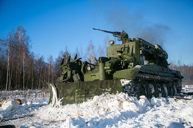 «Безопасный маршрут» обеспечат инженерно-саперные подразделения из России и иностранных армий. Каждая команда на время конкурса станет отрядом обеспечения движения танковых подразделений.