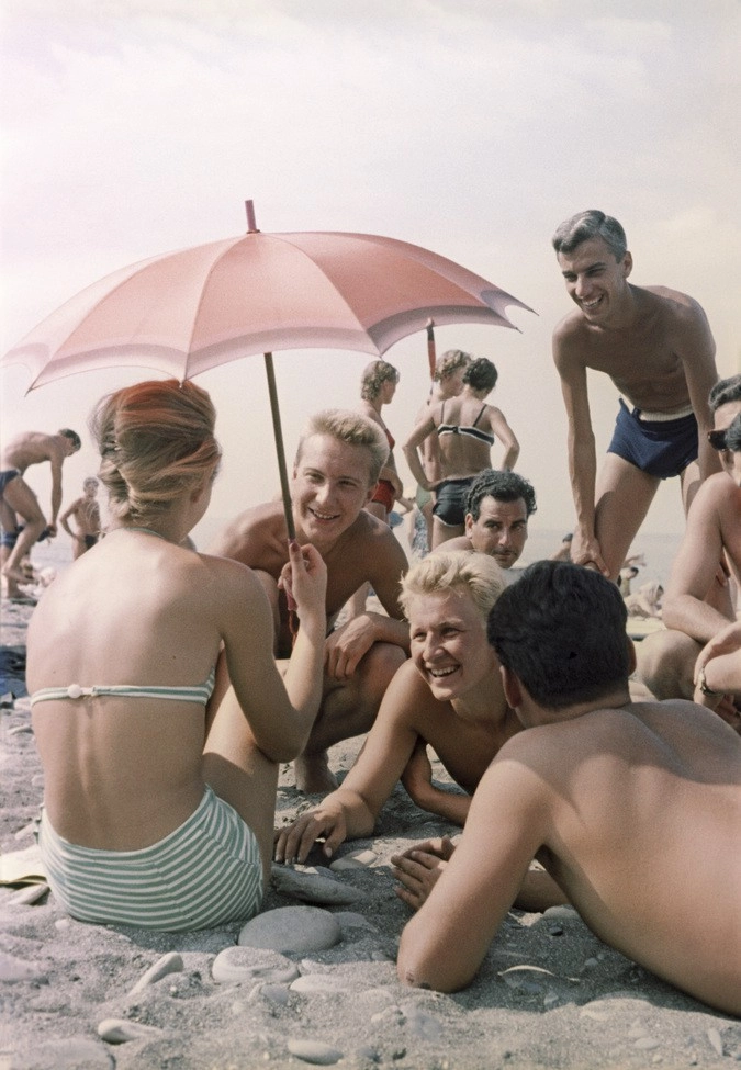 На пляже в Сочи. 1962