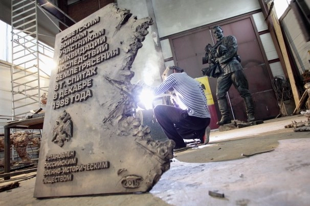 In article d7ad9f31a8