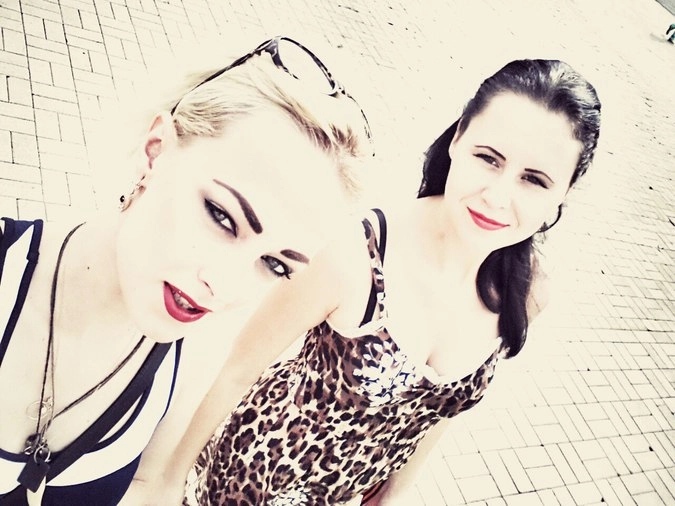 Наталья Хим с подругой. Фотография августа 2015 года.