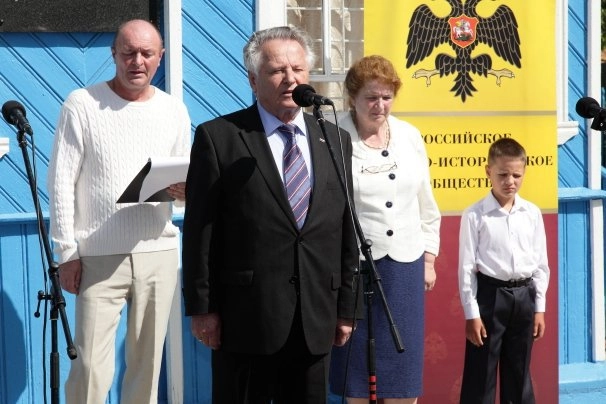 In article f409413713