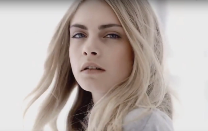 На втором месте рейтинга оказалась 23-летняя Кара Делевинь. Она заработала $9 млн. Обладающая выделяющейся внешностью модель сотрудничает с такими брендами, как DKNY, Burberry и Topshop и, даже, Chanel. Кроме того, девушка пробует себя и в качестве актрисы.