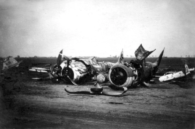 Разбитые немецкие истребители Фокке-Вульф Fw.190 на аэродроме Ютерборг под Берлином.