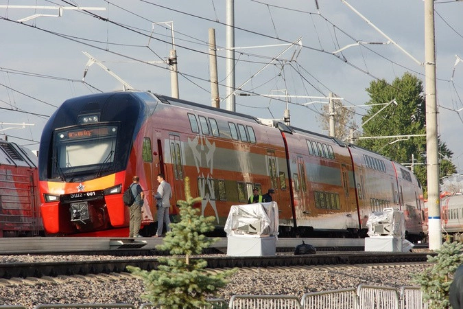 Двухэтажный «Аэроэкспресс» KISS