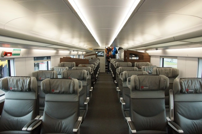 Салон бизнес-класса поезда KISS