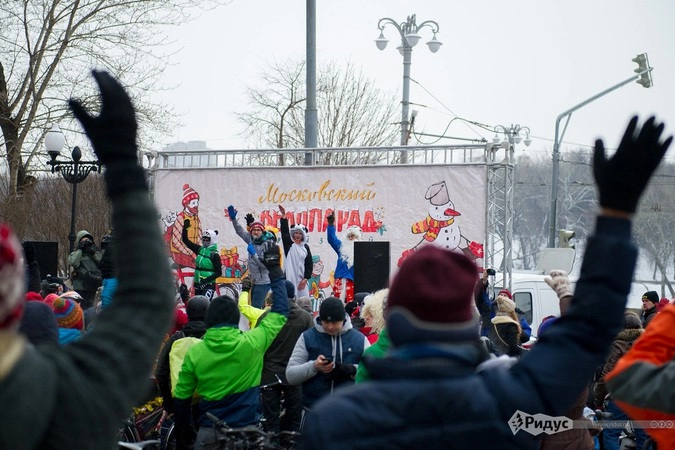Перед стартом участники согревались танцами