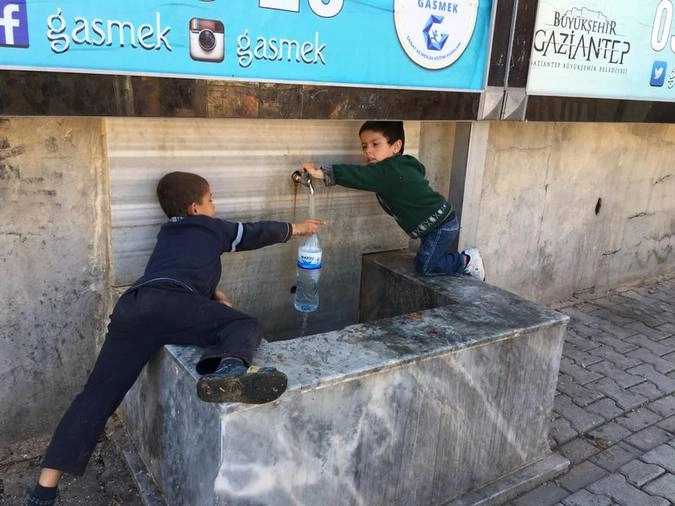 Дети в городе Каркамыш на войну не обращают внимания