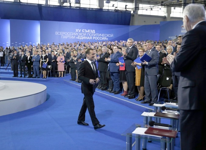 Дмитрий Медведев (в центре) на пленарном заседании ХV Съезда партии "Единая Россия".