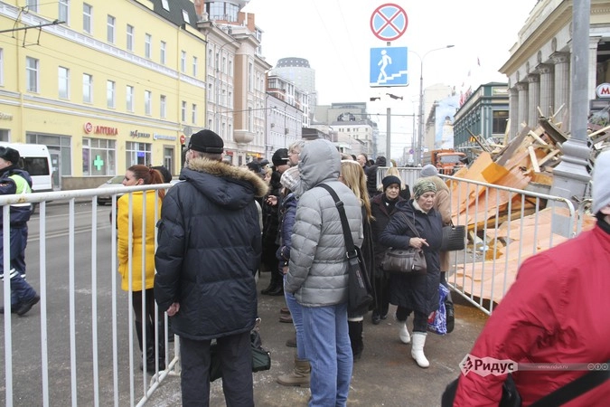 А на Новослободской снос павильонов повлек за собой закрытие подземного перехода. 