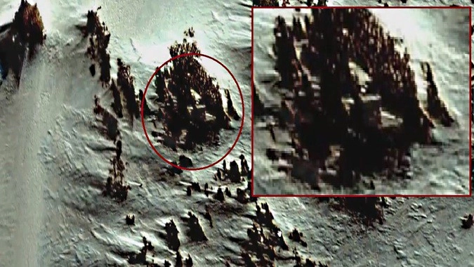 Похоже на заброшенный древний города среди льдов Антарктиды. 