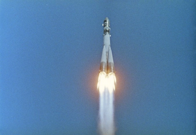 Космический корабль «Восток-1» стартовал с первым космонавтом Земли Юрием Гагариным. 12 апреля 1961 года. Кадр из документального фильма.