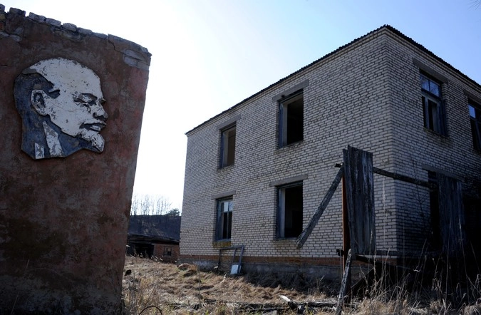 Заброшенный дом в деревне Оревичи на территории Полесского радиационно-экологического заповедника в Белоруссии.